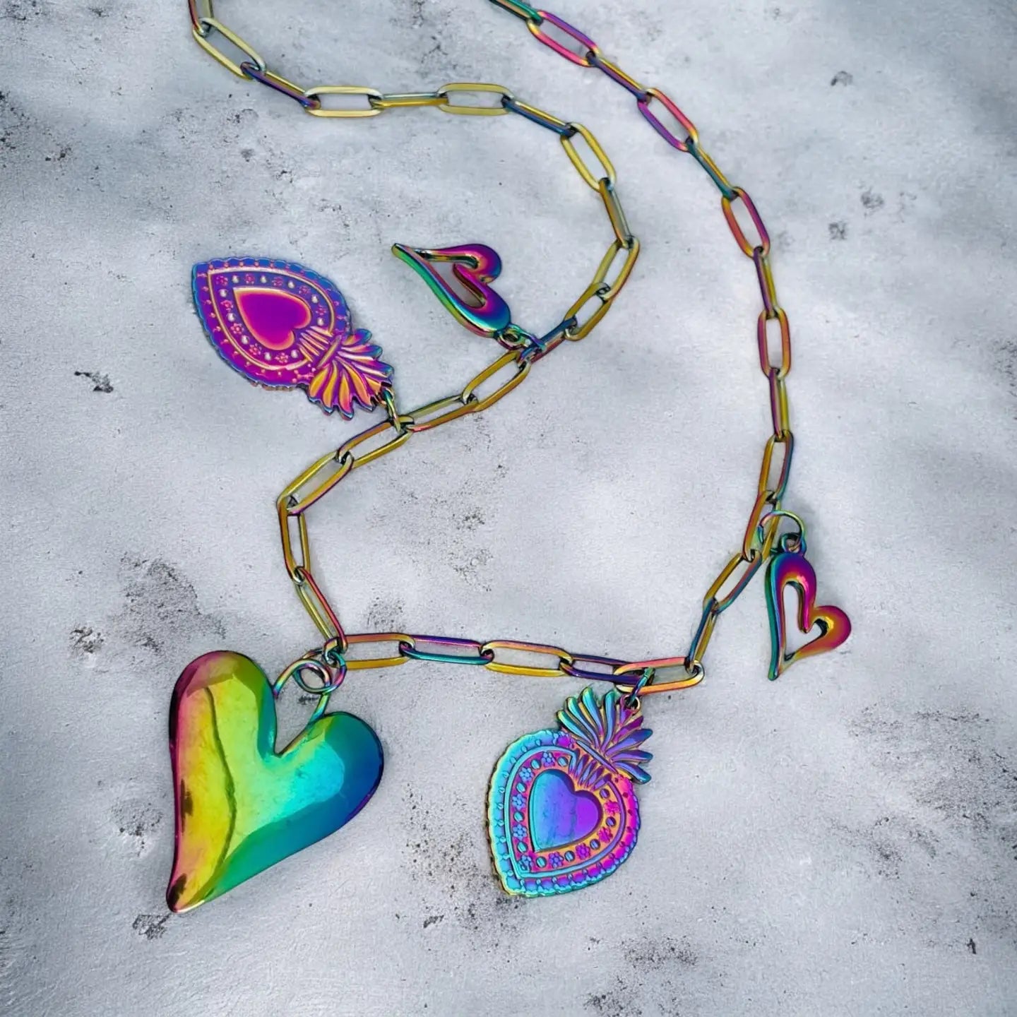 Lexy ketting van roestvrij staal met regenboogkleurige hangers