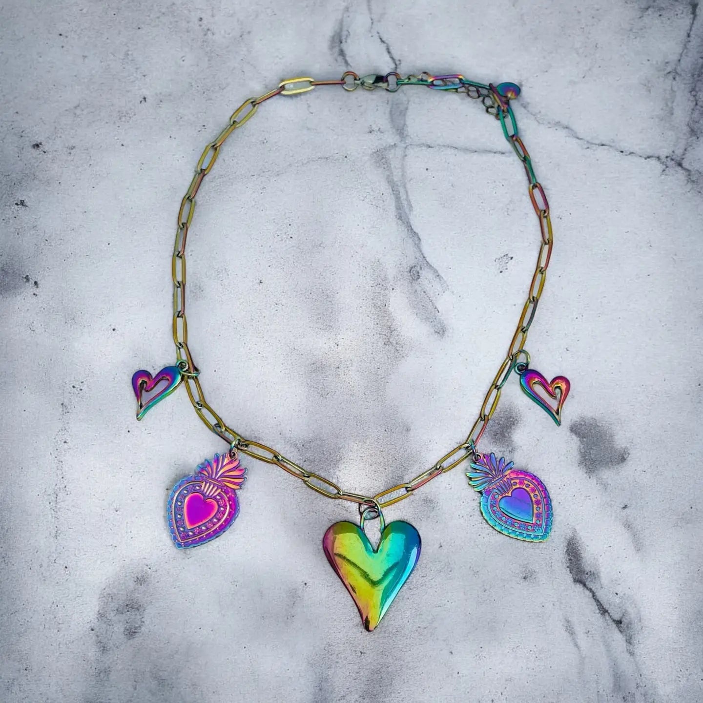 Lexy ketting van roestvrij staal met regenboogkleurige hangers
